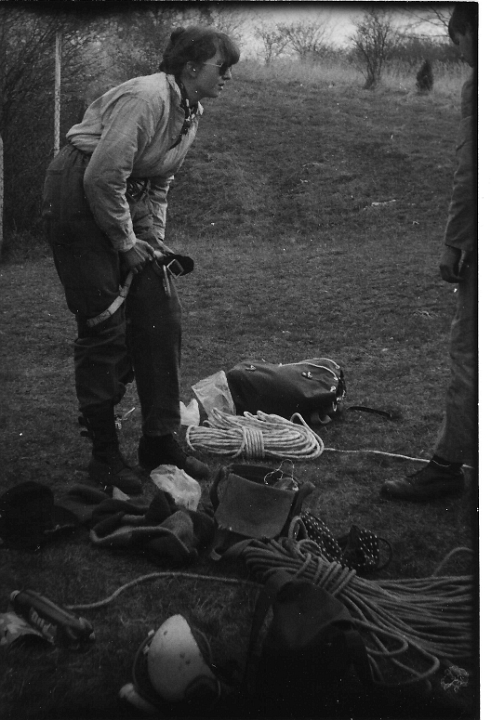 scan0115 - Velikonoce 90' Plesivecka planina, Nancy s Ondrou pred Zvonici
